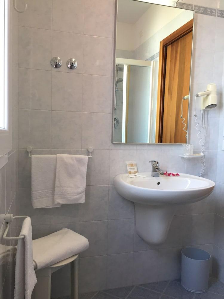 Hotel Storione Lido di Jesolo Buitenkant foto