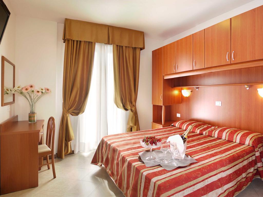 Hotel Storione Lido di Jesolo Buitenkant foto