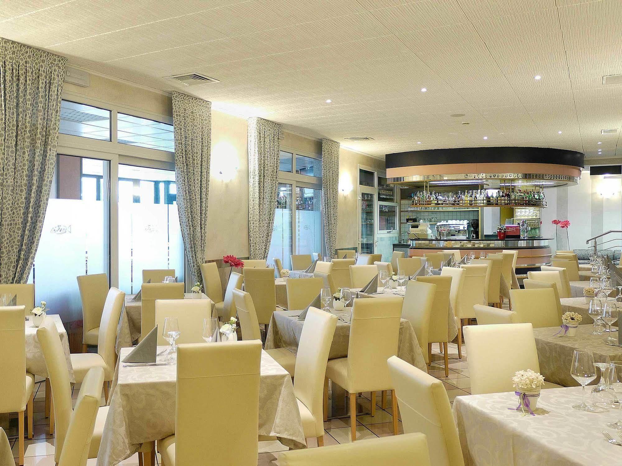 Hotel Storione Lido di Jesolo Buitenkant foto