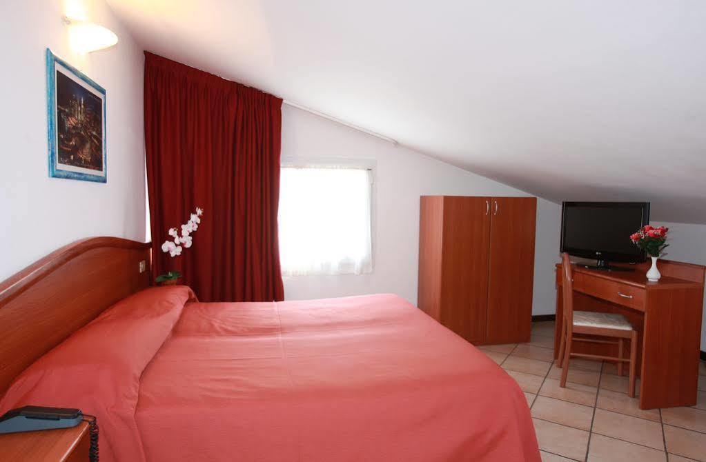 Hotel Storione Lido di Jesolo Buitenkant foto