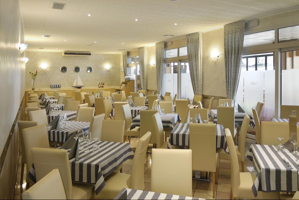 Hotel Storione Lido di Jesolo Buitenkant foto