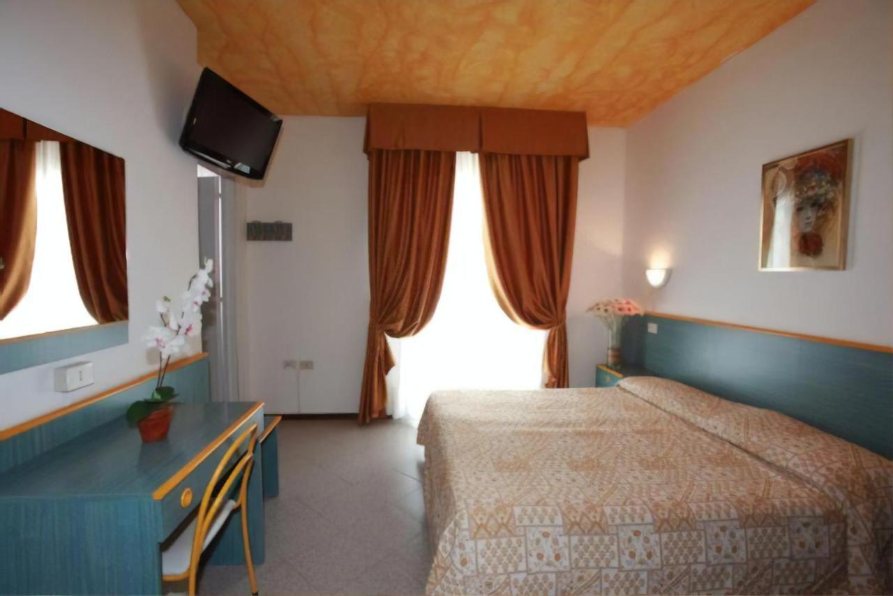 Hotel Storione Lido di Jesolo Buitenkant foto